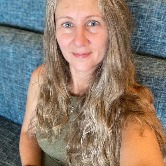 Hi, I’m Tammy, I’ve been Poshing for about 5 years now! 🤓🤗🙏 - Picture 10 of 12